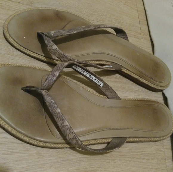 UGG Women's Thong Sandals - Picture 1 of 5